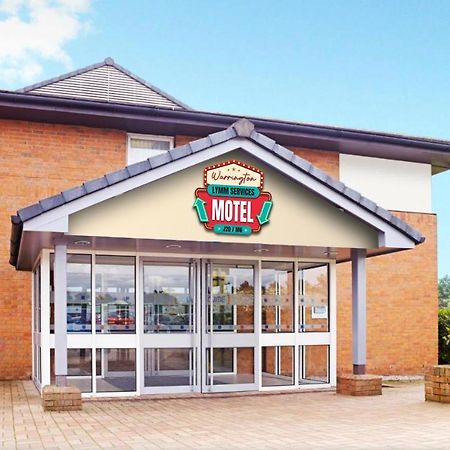 Warrington Motel, J20 M6 Lymm Services エクステリア 写真