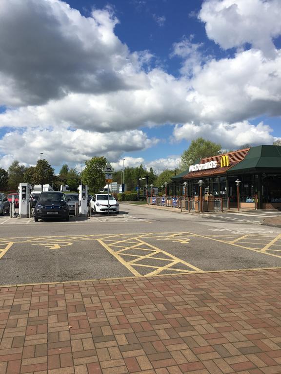 Warrington Motel, J20 M6 Lymm Services エクステリア 写真